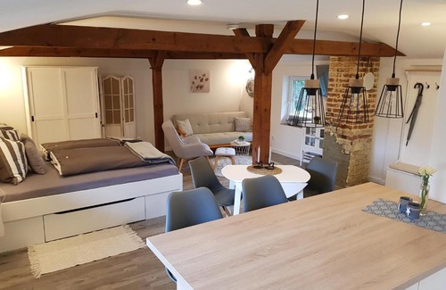 Oetzen Apartment | Stilvolle, voll ausgestattete Einraum-FeWo auf dem Kastanienhof Oetzen