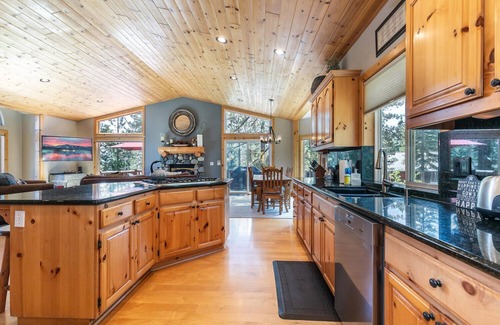 Talmont House | Stine Haus - 3 Bedroom, 2.5 Bath - HOT TUB & Beach Access!
