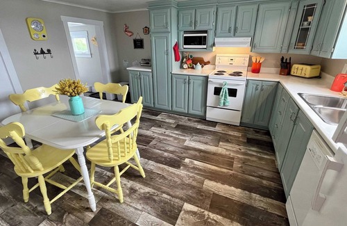Twillingate House | Stockley's Saltbox Su
