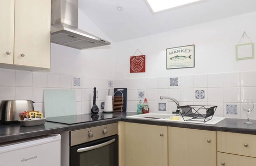 Stokeinteignhead Apartment | Stokeinteignhead - 2 Bedroom Apartment - Pet Friendly