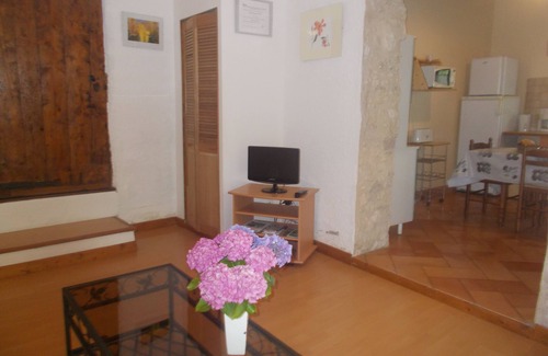 Cezan House | stone cottage in a farmhouse with swimming pool, many activities nearby