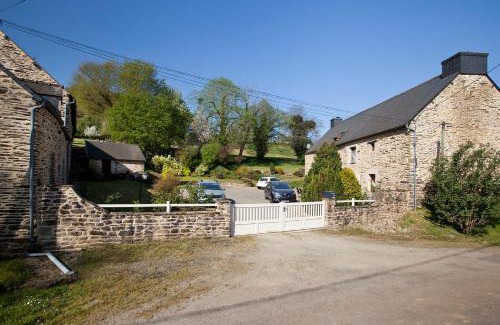 Guegon House | Stone cottage with modern cosy interior near to Josselin