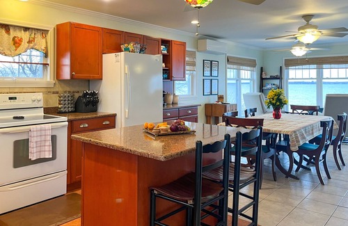 Sackets Harbor House | Stone Cove Cottage at Sacket on Lake Ontario