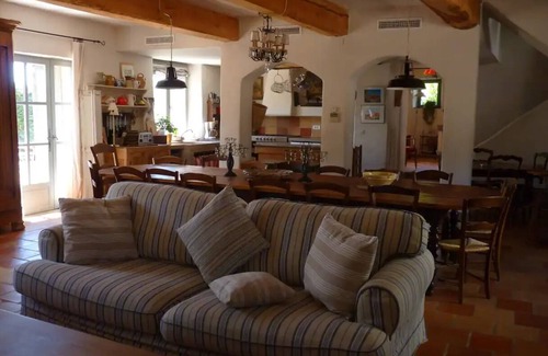 Verdun-en-Lauragais House | Stone house with swimming pool sleeps 10 in the heart of a farmhouse