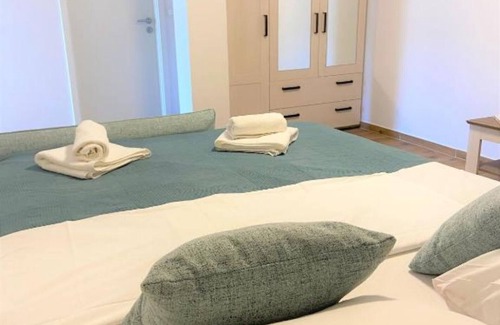 Donji Karin House | Stone House Kostela - 3 Bedroom Holiday Home with Swimming pool