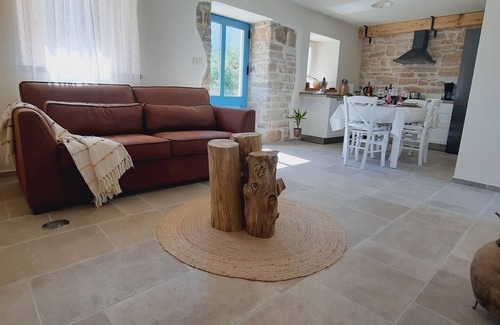 Rakalj House | Stone house with whirlpool in the countryside, near the sea