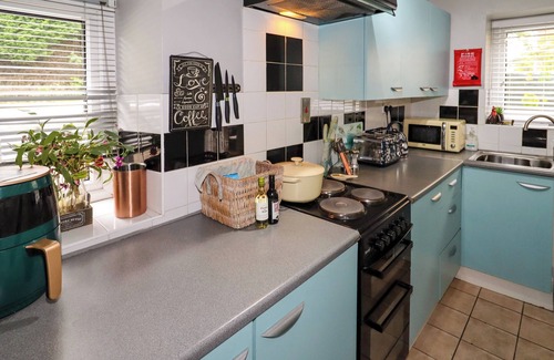 Pontblyddyn Cottage | STONE HOUSES, pet friendly, character holiday cottage in Pontblyddyn