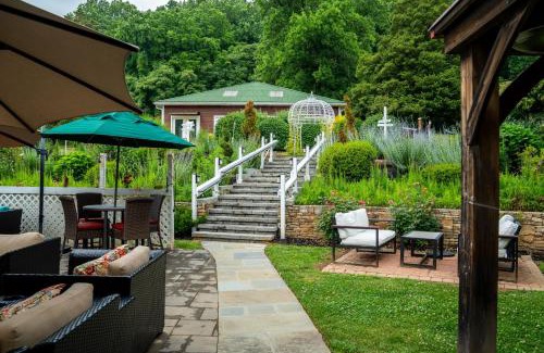 Lovettsville Bed & Breakfast | Stone Manor Boutique Inn