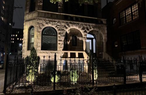 Lake View East Apartment | Stone Mansion Sleeps 10-20 Free TV & Parking