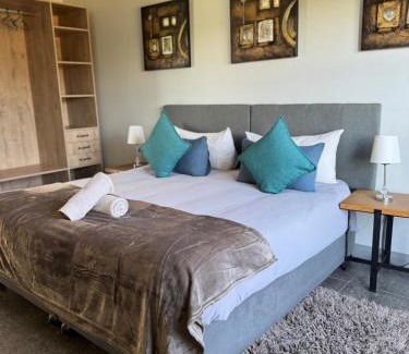 Muldersdrift Villa | Stone`s Throw Manor