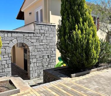 Galaxidi Villa | Stone Villa Maria