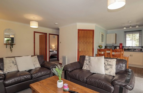 Contin Cottage | STONE WATER COTTAGE, pet friendly, with a garden in Strathpeffer