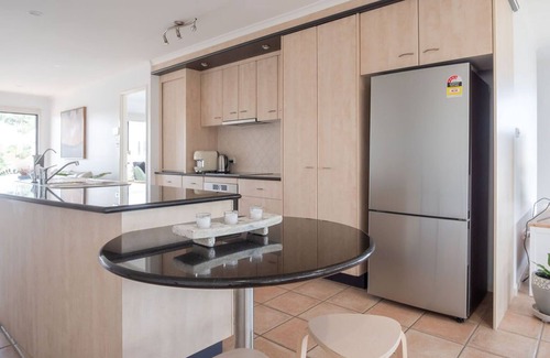 Shelly Beach House | Stones Throw To Shelly Beach + Pet Friendly!