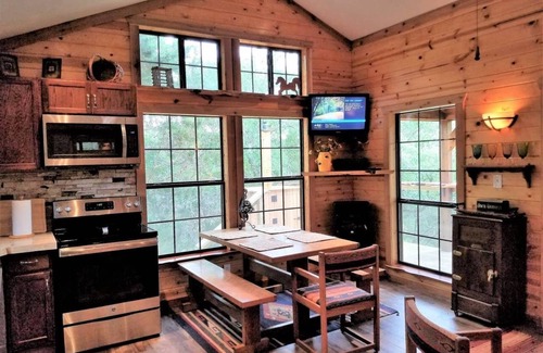 Bulverde Cabin | Stoney Porch Guest Cabin