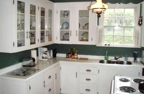 Chester House | Stoneybrook House - historic property on 1.7 acres of land