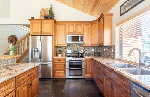 Eagle Mountain Estates House | Stony Bear Lodge. Amazing New Rental. Great location. Air Conditioning. Hot Tub and More.