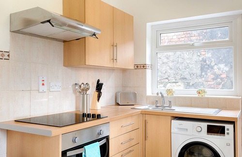 St. Thomas House | Stop Looking! Walk to the City Center - TV in every Bedroom!