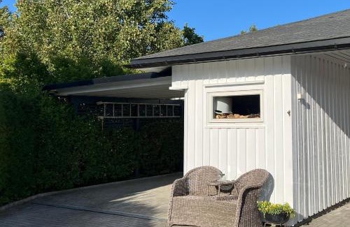 Mandal Apartment | Stor, velutstyrt sokkel leilighet i Mandal