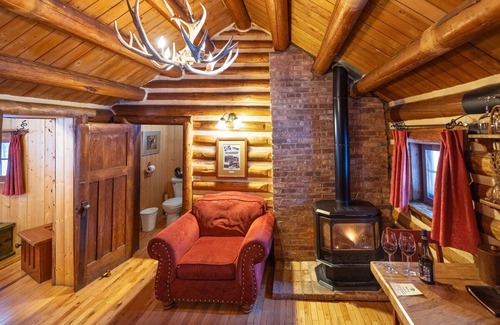Castle Junction Cabin | Storm Mountain Lodge Cabins & Dining