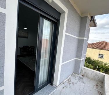Udenisht Apartment | Stormi's Apartament