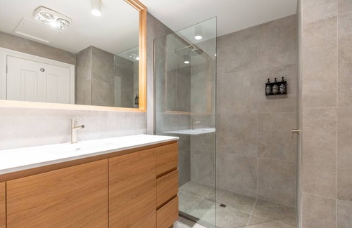 Strahan Hotel | Strahan Village