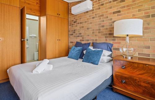 Port Willunga House | Strandhus ~ Port Willunga - Rich history, breathtaking ocean views, and fine art ~ experience Port Willunga, authentically