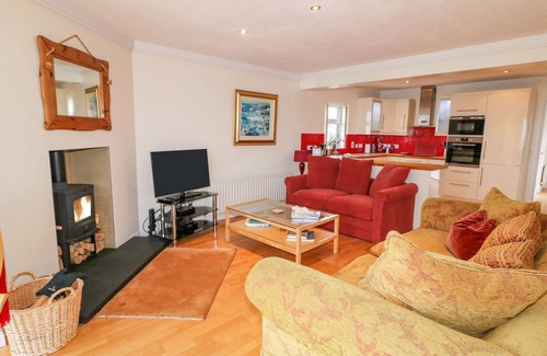 Castlerock Cottage | STRANDVIEW, pet friendly, country holiday cottage in Castlerock