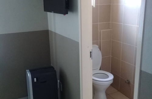 Greater Johannesburg Metropolitan Area Hotel | Strategic Location,15mindrive to ORTambo airport, the park town and the City Zoo