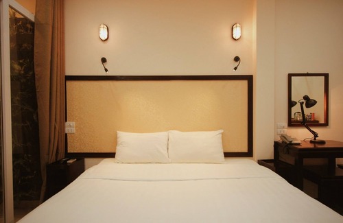 Đien Bien Hotel | Street-view balcony room, centre Hanoi old quarter, 24/7 staff, tour discounts