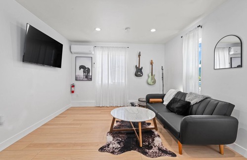 San Marcos House | Strict No Parties, New Modern Clean Cozy Home