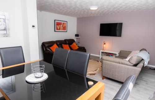 Washington House | Stridingedge - 3 Bedroom 5 beds Sleeps 6 Ideal For Contractors