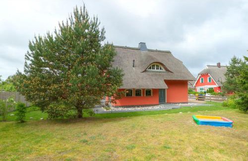 Stubbenfelde House | Stubbenfelde, Reetdachhaus Seeblick