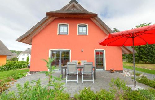 Stubbenfelde House | Stubbenfelde, Reetdachhaus Seeblick