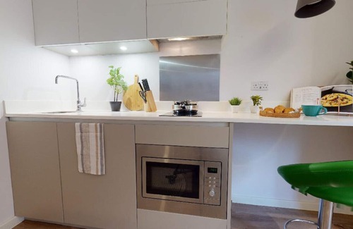 Runnymede Apartment | Student Only, Modern Studio with Kitchenette