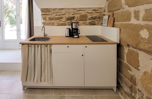 Montaren-et-Saint-Mediers Apartment | Studio Spacieux de Caractère