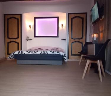Sainte-Anastasie-sur-Issole Apartment | Studio magnolia