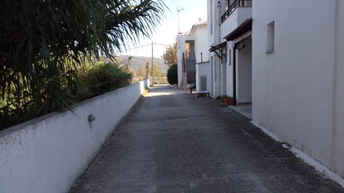 Koropi House | studio στην θαλασσα