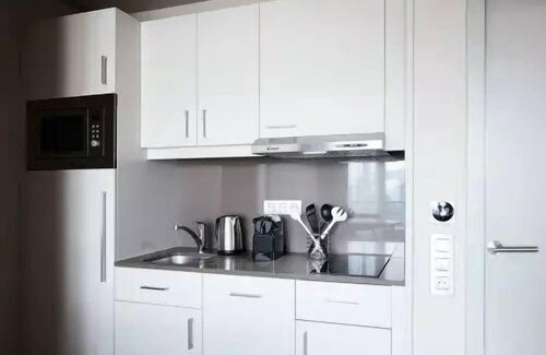 Suresnes Apartment | Studio 2 Personen