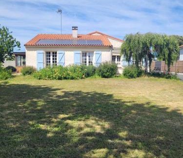 Saint-Martin-des-Noyers Apartment | studio 20m