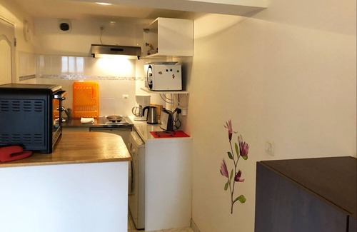 Fondettes Apartment | Studio, 20 m2. Furnished. Garden-level