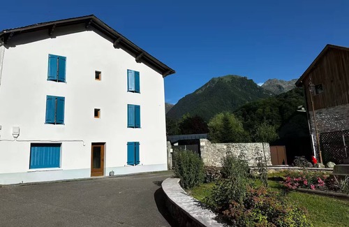Aulus-les-Bains Apartment | Studio 3 " Aux volets bleus " Cosy studio at the foot of the Pyrenees