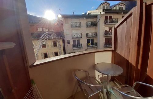 Brides-les-Bains Apartment | Studio 4 Pers avec Balcon et Wifi au Centre de Brides-les-Bains, Proche Thermes et Remontées Mécaniques - FR-1-512-278