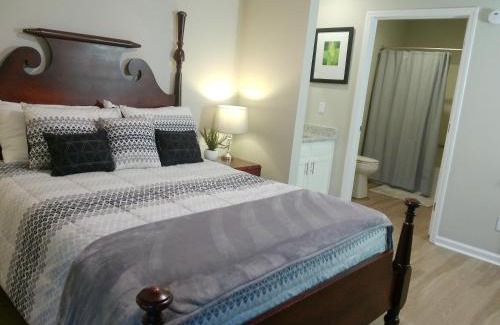 Pine Forest Apartment | Studio 415 - Self Check-in, 1st Floor Apt