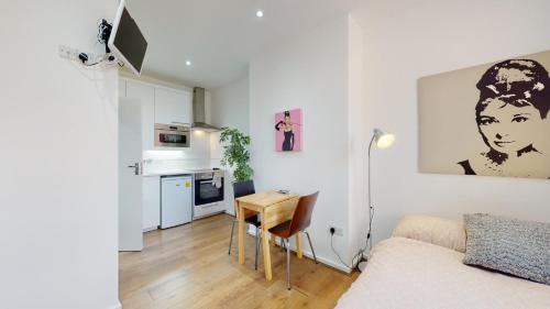 Mapesbury Apartment | Studio 48B