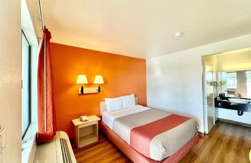 Bellflower Hotel | Studio 6 Bellflower CA Los Angeles