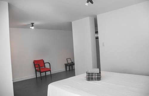 Barra Apartment | Studio a 160 metros do mar na melhor localização da Barra II
