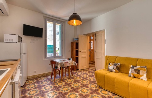 Aspiran Apartment | Studio "A La Bonne Franck'ette" with Private Terrace, Wi-Fi and Air Conditioning