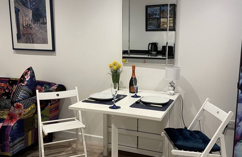 Worthing Apartment | Studio Annie is the Most Relaxing Place to Stay With Free off Road Parking