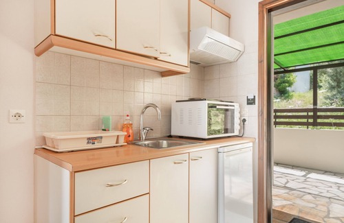 Nikiana Apartment | Studio Apartment '3 Adults No 3' with Sea View, Wi-Fi and Air Conditioning