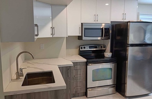 King Apartment | Studio apartment 3mins from Carrying Place Golf Club & The Manor. Off HW 400